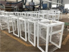 非標(biāo)定制工作臺外框架打包進行中